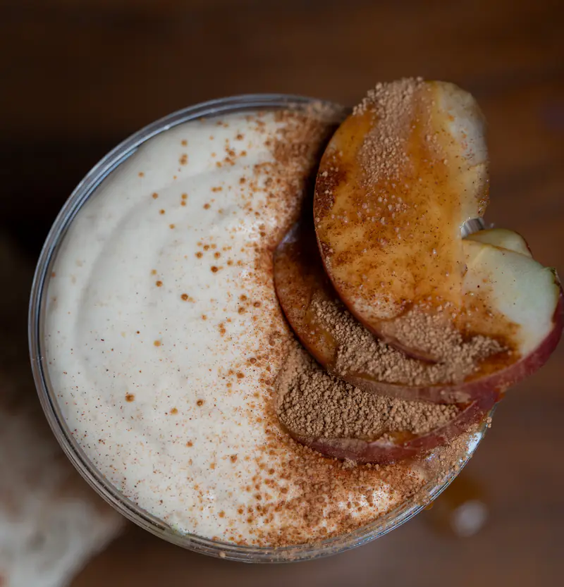 Cinnamon-dusted foam topped with caramelized apple slices at Kiki Kafé